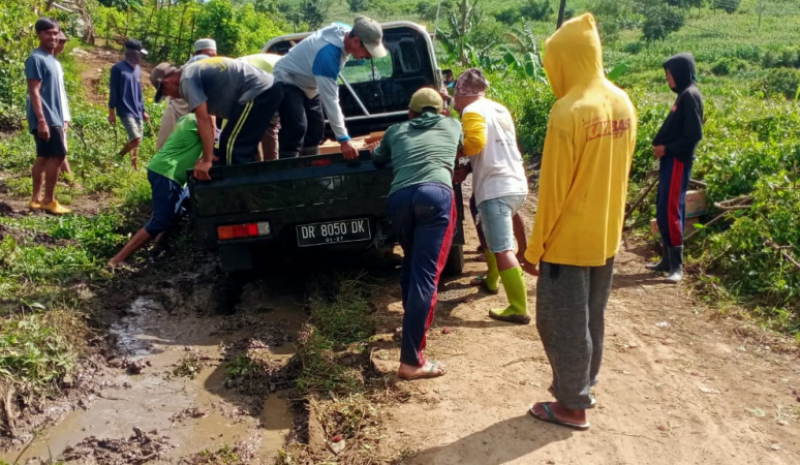 Jalan Rusak, Dikeluhkan Warga Masyarakat Desa Kedaro